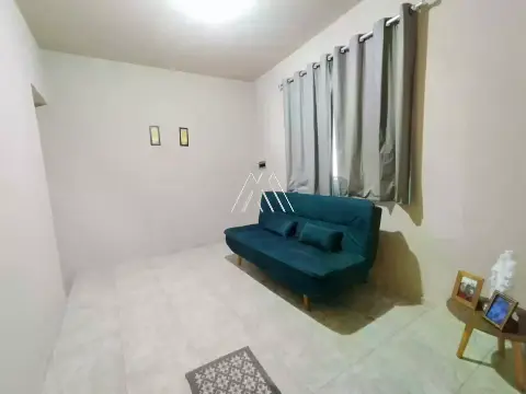 Vendo casa em Itaúna em excelente localização! — 3 quartos no Padre Eustáquio