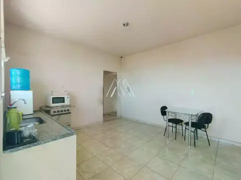 Vendo casa em Itaúna em excelente localização! — 3 quartos no Padre Eustáquio