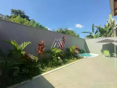 Vendo casa com 03 quartos com uma excelente localização