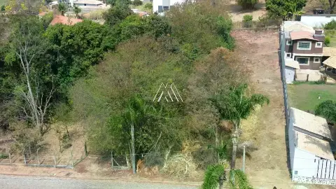Vendo lote em Itaúna com ótima localização! — 1.375 m2 no Garcias