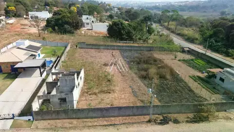 Vendo chácara em Itaúna com ótima localização! — 1.000 m2 no Garcias