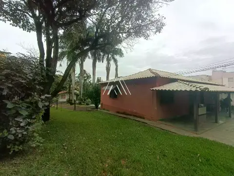 Vendo excelente casa em Itaúna em excelente localização!
