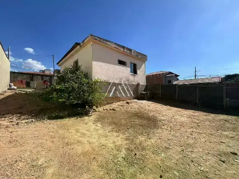Vendo casa com 02 quartos no Aeroporto
