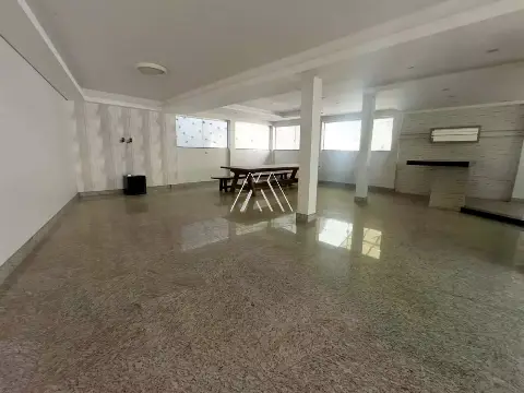 Vendo apartamento em Itaúna com excelente localização! — 3 quartos no Centro