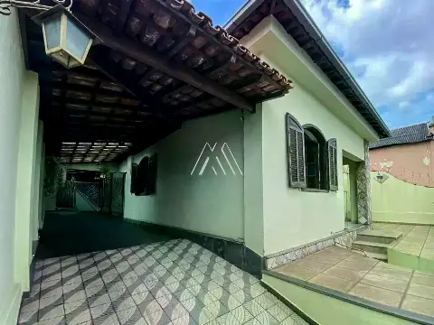 Casa em Santanense com quintal grande — 3 quartos à venda