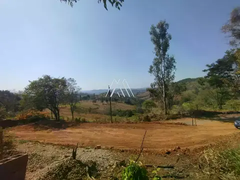 Vendo chácara em Itaúna com ótima localização!