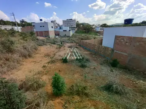 Vendo lote em Itaúna com ótima localização! — 300 m2 no Godofredo Gonçalves