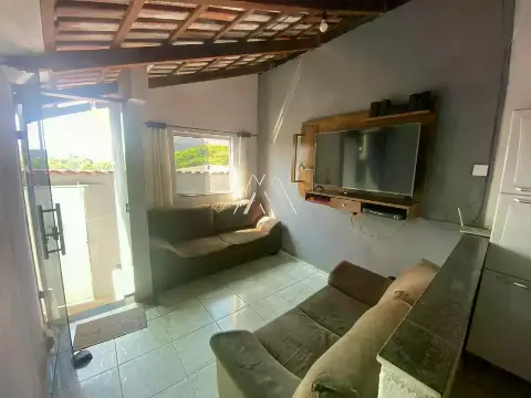 Vendo casa em Itaúna em excelente localização! — 3 quartos no Graças