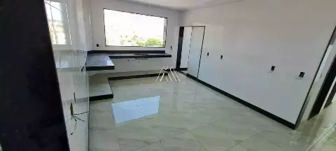 Vendo apartamento em Itaúna com excelente localização! — Cobertura 3 quartos no Santa Mônica