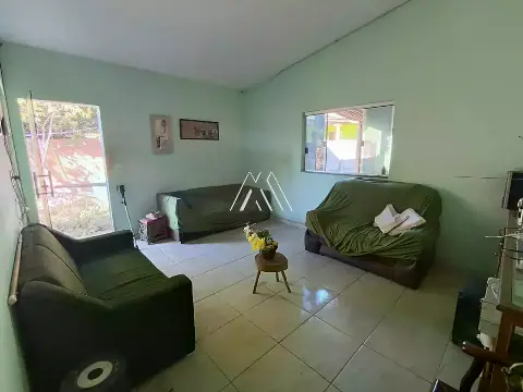 Vendo casa em Itaúna em excelente localização! — 3 quartos no Córrego do Soldado