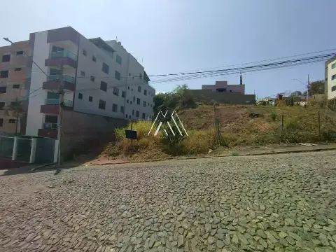 Vendo lote em Itaúna com ótima localização! — 308 m2 no Olímpio Moreira