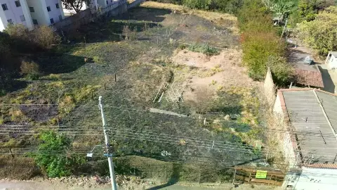 Vendo lote em Itaúna com ótima localização! — 3.250 m2 no Alaita