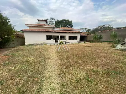Vendo casa em Itaúna em excelente localização! — Casa 3 quartos no Santanense