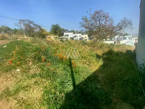 Vendo lote em Itaúna com ótima localização! — 304 m2 no Jadir Marinho