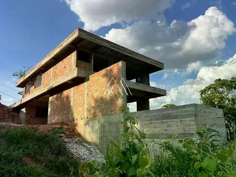 Vendo casa de alto padrão em construção no Condomínio Mirante Lago Sul