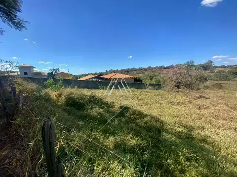 Vendo lote em Itaúna com ótima localização! — 1.570 m2 no Lopes