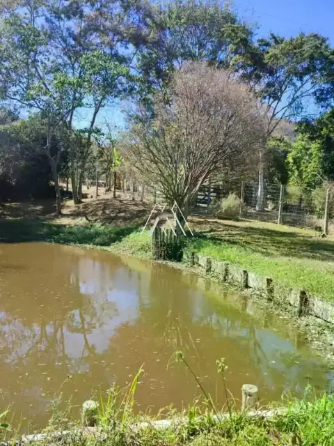 Vendo sítio em Itaúna em excelente localização!