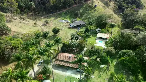 Vendo sítio em Itaúna em excelente localização!