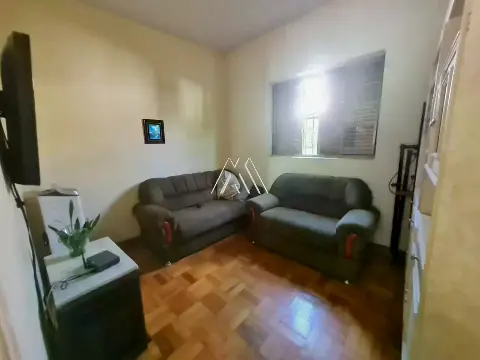 Vendo casa em Itaúna em excelente localização!