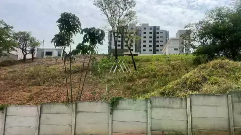 Lote com 360m2 a venda no Tropical — Itaúna/Mg!!