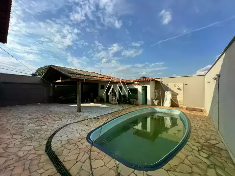 Vendo casa com 03 quartos e 01 suíte no Morro do Engenho