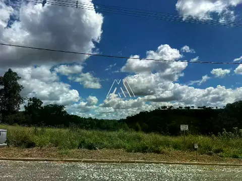 Vendo chácara em Itaúna em excelente localização!