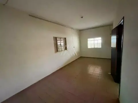 Vendo casa com 03 quartos no Tropical