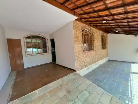 Casa com área externa ampla — 3 quartos no Piedade
