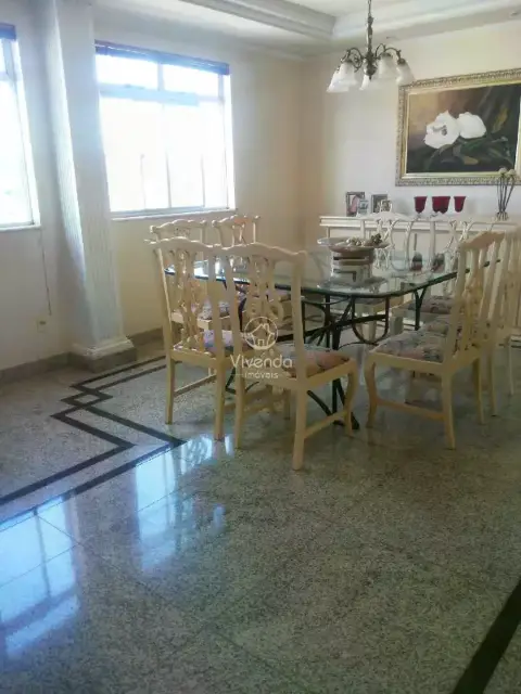 Apartamento à venda no Centro — 3 quartos, 1 suíte, 220 m2
