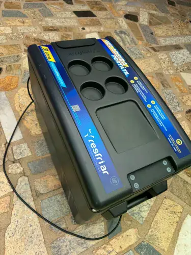Geladeira portátil 31L marca RESFRIAR