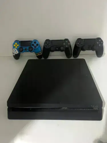 PlayStation 4 + 3 controles