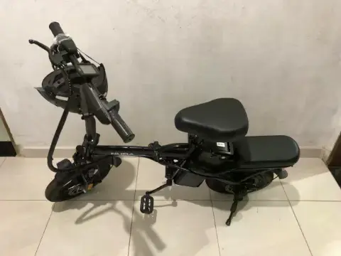 Vende-se esta bicicleta elétrica marca NUDA, nova!