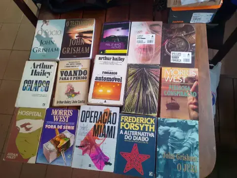 Kit com 15 livros de ação e suspense