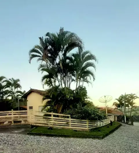 Fazenda à venda na Área Rural — 4 quartos, 2 suítes