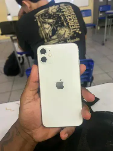 Vendo iphone 11 128 gb 71% nunca aberto ta zero
