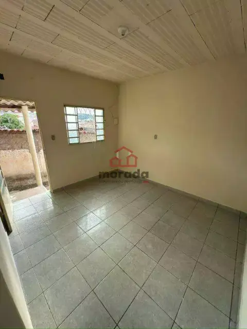 Casa 2 quartos excelente localização para alugar no bairro Nogueirinha