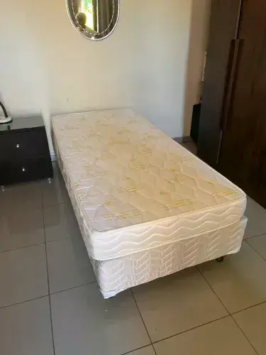 Cama box super conservada