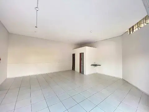 Loja para aluguel – 59 m2, 2 banheiros no Santo Antônio