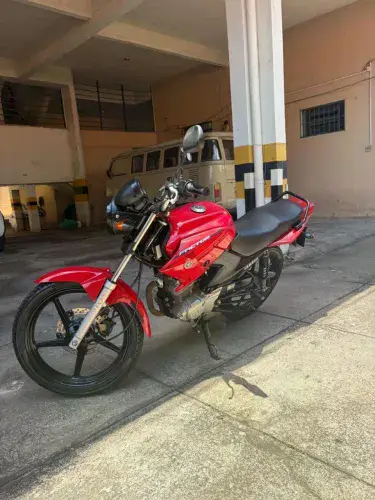 Moto muito conservada para pessoas exigentes