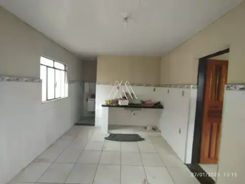 Vendo casa em Itaúna em excelente localização próxima ao centro!