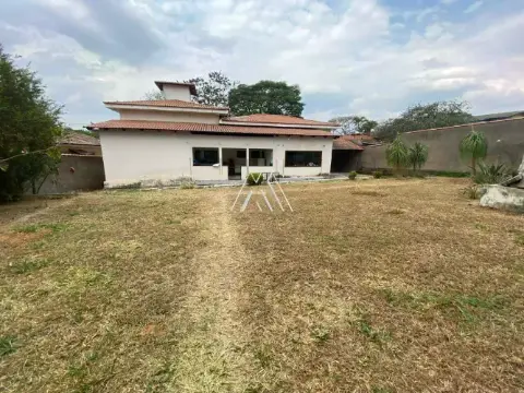 Vendo casa em Itaúna em excelente localização!