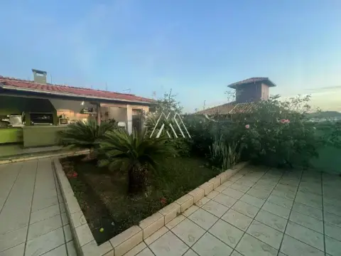 Vendo casa em Itaúna em excelente localização!