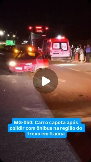 Acidente entre carro e ônibus interdita MG-050 no trevo de Itaúna