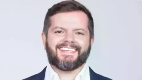 Mandato de vice-prefeito de Itaúna tem extinção confirmada pela Justiça por saída do Brasil sem autorização