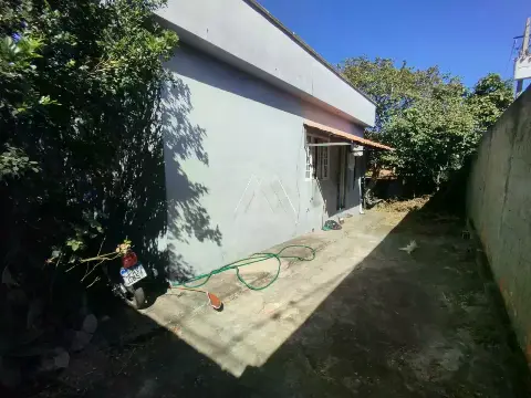 Casa à venda no Santa Mônica — 2 quartos, 240 m2