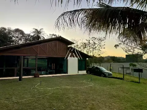 Casa em Condomínio Fechado no Granja Glória — 1 suíte, 1.928 m2