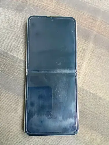 Celular com defeito