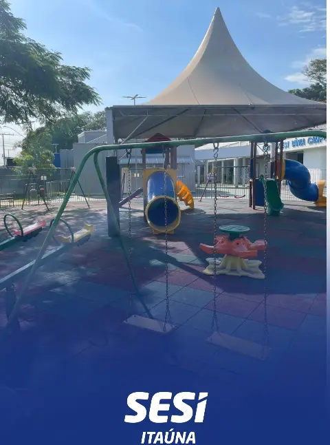 Parquinho do SESI Itaúna ganha novo piso e melhorias