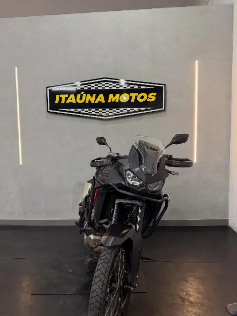 Honda Africa Twin 2023 — 26 mil km, IPVA pago