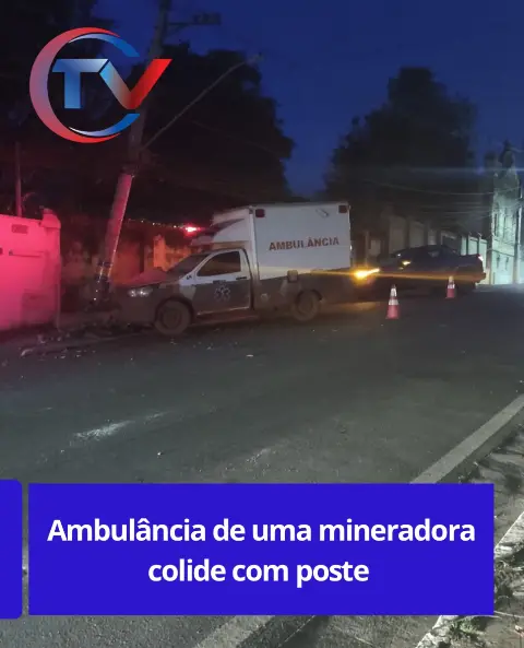 Ambulância de mineradora colide contra poste em Itaúna